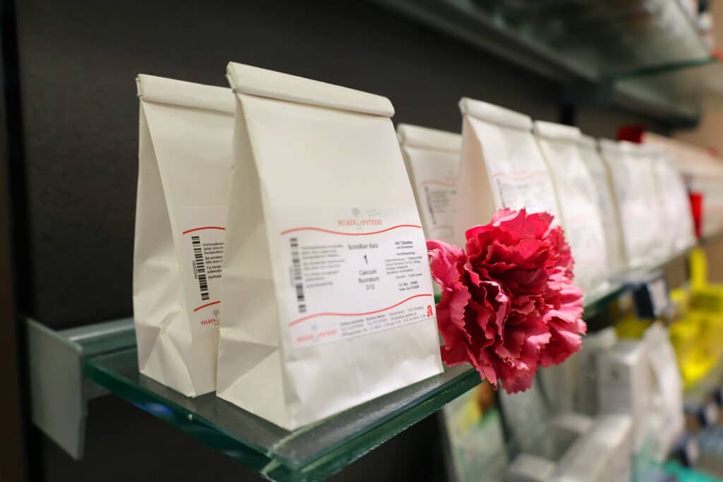 Die Naturheilkunde bietet viele verschiedene Therapieformen. Unser Fokus liegt auf Phytotherapie, Aromatherapie, Spagyrik und Schüßler-Salzen.