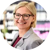 Katrin Greulich. Apothekerin, Expertin für Aromatherapie, verantwortlich für Arzneimitteltherapiesicherheit